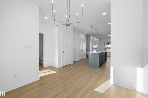 20711 43 Avenue, Edmonton, AB - Indoor Photo Showing Kitchen