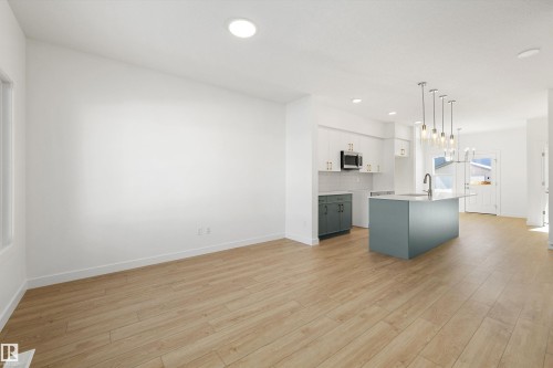 20711 43 Avenue, Edmonton, AB - Indoor Photo Showing Kitchen