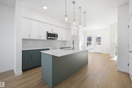 20711 43 Avenue, Edmonton, AB - Indoor Photo Showing Kitchen With Upgraded Kitchen