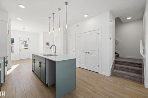 20711 43 Avenue, Edmonton, AB - Indoor Photo Showing Kitchen With Upgraded Kitchen