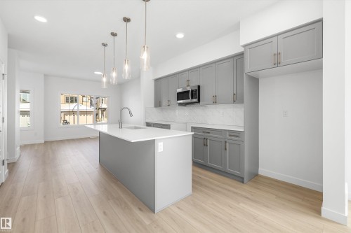 20715 43 Avenue, Edmonton, AB - Indoor Photo Showing Kitchen With Upgraded Kitchen