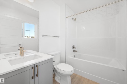 20715 43 Avenue, Edmonton, AB - Indoor Photo Showing Bathroom