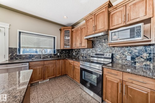 16104 136 Street, Edmonton, AB - Indoor Photo Showing Kitchen