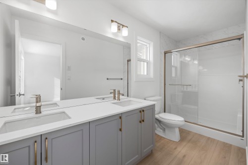 8704 183 Avenue, Edmonton, AB - Indoor Photo Showing Bathroom