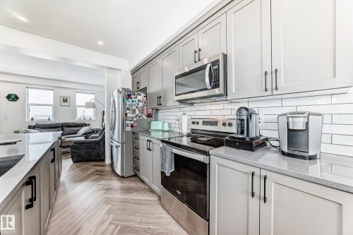 36 2072 Wonnacott Way, Edmonton, AB - Indoor Photo Showing Kitchen With Stainless Steel Kitchen With Upgraded Kitchen