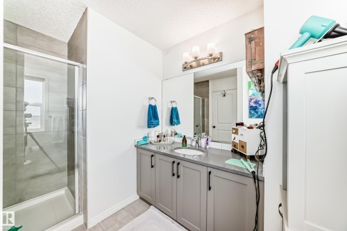 36 2072 Wonnacott Way, Edmonton, AB - Indoor Photo Showing Bathroom