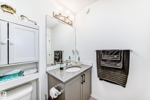 36 2072 Wonnacott Way, Edmonton, AB - Indoor Photo Showing Bathroom