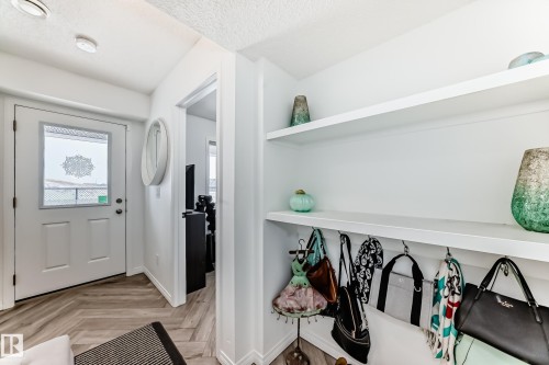 36 2072 Wonnacott Way, Edmonton, AB - Indoor Photo Showing Other Room