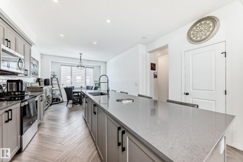 36 2072 Wonnacott Way, Edmonton, AB - Indoor Photo Showing Kitchen With Upgraded Kitchen