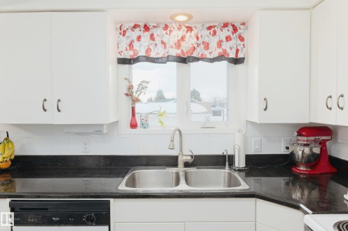 4505 57 Avenue, Barrhead, AB - Indoor Photo Showing Kitchen With Double Sink