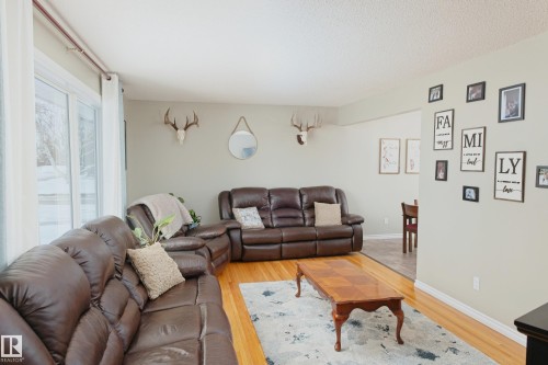 4505 57 Avenue, Barrhead, AB - Indoor Photo Showing Living Room