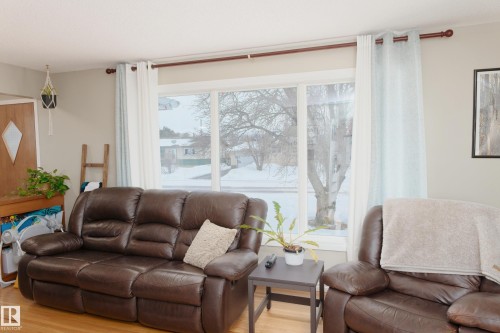 4505 57 Avenue, Barrhead, AB - Indoor Photo Showing Living Room