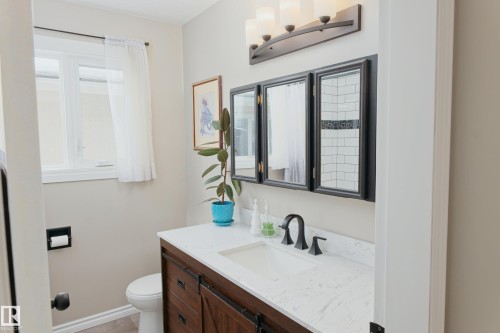 4505 57 Avenue, Barrhead, AB - Indoor Photo Showing Bathroom