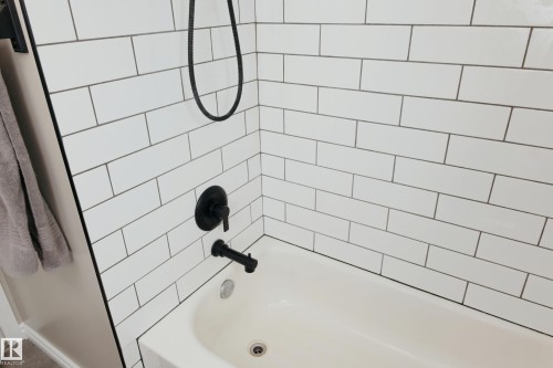 4505 57 Avenue, Barrhead, AB - Indoor Photo Showing Bathroom