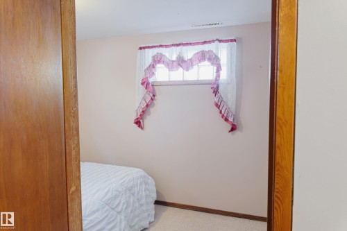 4505 57 Avenue, Barrhead, AB - Indoor Photo Showing Bedroom