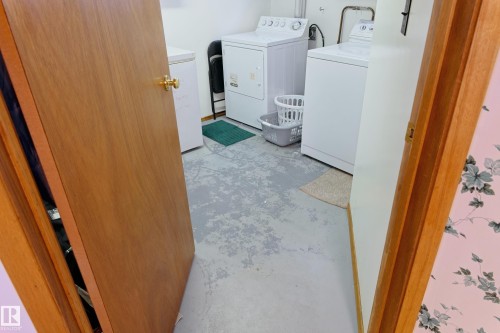 4505 57 Avenue, Barrhead, AB - Indoor Photo Showing Laundry Room