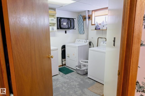4505 57 Avenue, Barrhead, AB - Indoor Photo Showing Laundry Room