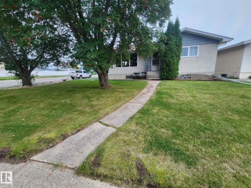 View of front of house featuring a front yard - 4505 57 Avenue, Barrhead, AB - Outdoor