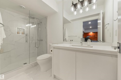 9213 97 Street, Edmonton, AB - Indoor Photo Showing Bathroom