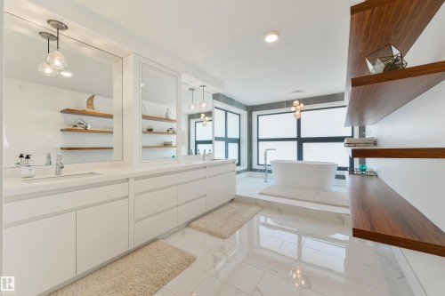 9213 97 Street, Edmonton, AB - Indoor