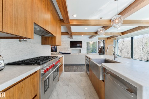 9213 97 Street, Edmonton, AB - Indoor Photo Showing Kitchen With Upgraded Kitchen