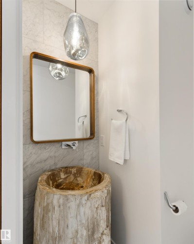 9213 97 Street, Edmonton, AB - Indoor Photo Showing Bathroom