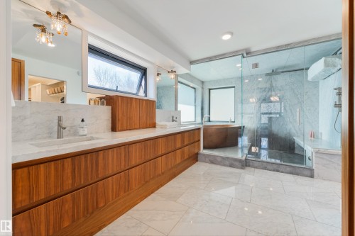 9213 97 Street, Edmonton, AB - Indoor Photo Showing Bathroom
