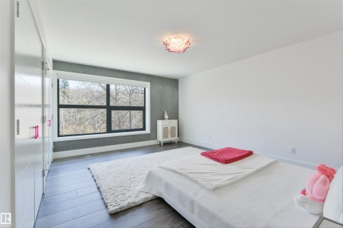 9213 97 Street, Edmonton, AB - Indoor Photo Showing Bedroom