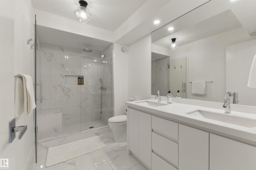 9213 97 Street, Edmonton, AB - Indoor Photo Showing Bathroom