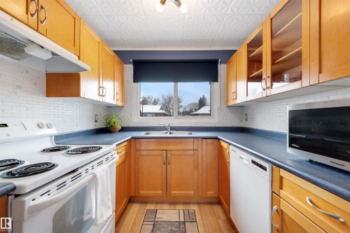 112 16725 106 Street, Edmonton, AB - Indoor Photo Showing Kitchen With Double Sink