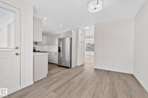 22 9703 174 Street Nw, Edmonton, AB - Indoor Photo Showing Kitchen