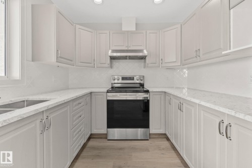 22 9703 174 Street Nw, Edmonton, AB - Indoor Photo Showing Kitchen