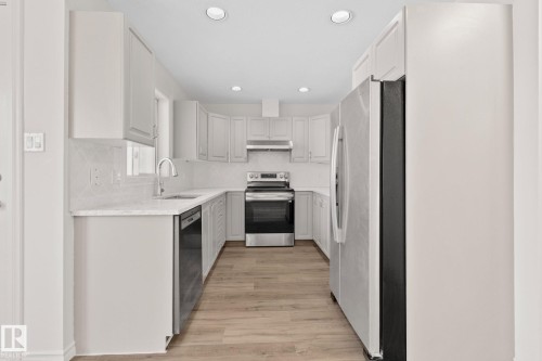 22 9703 174 Street Nw, Edmonton, AB - Indoor Photo Showing Kitchen With Upgraded Kitchen