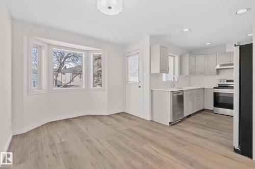 22 9703 174 Street Nw, Edmonton, AB - Indoor Photo Showing Kitchen