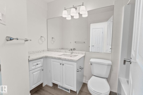22 9703 174 Street Nw, Edmonton, AB - Indoor Photo Showing Bathroom