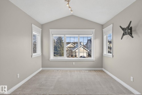Spare room with light colored carpet and baseboards - 613 Stewart Crescent, Edmonton, AB - Indoor Photo Showing Other Room