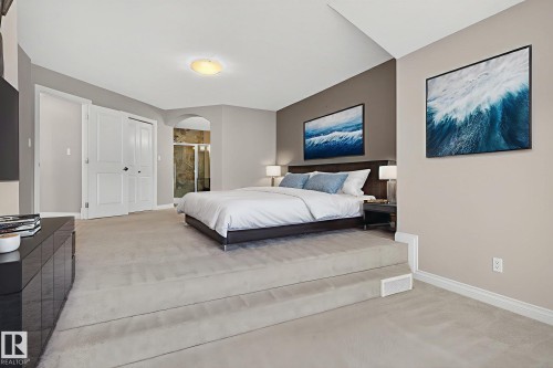 Bedroom featuring light carpet, a closet, and arched walkways - 613 Stewart Crescent, Edmonton, AB - Indoor Photo Showing Bedroom