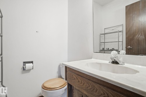 6319 15 Avenue, Edmonton, AB - Indoor Photo Showing Bathroom
