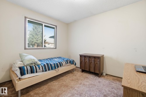 6319 15 Avenue, Edmonton, AB - Indoor Photo Showing Bedroom