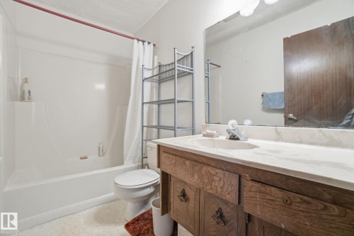6319 15 Avenue, Edmonton, AB - Indoor Photo Showing Bathroom