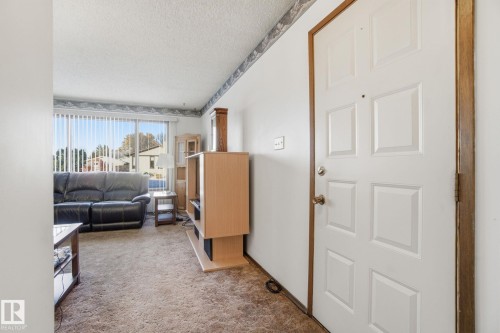 6319 15 Avenue, Edmonton, AB - Indoor Photo Showing Other Room