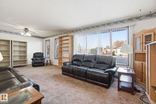 6319 15 Avenue, Edmonton, AB - Indoor Photo Showing Living Room