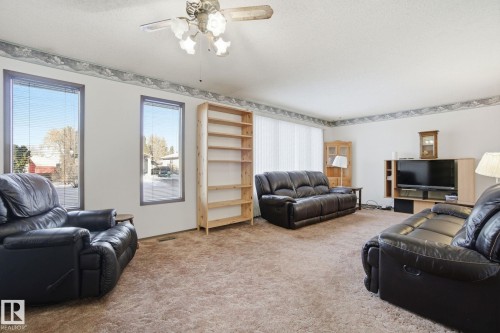 6319 15 Avenue, Edmonton, AB - Indoor Photo Showing Living Room