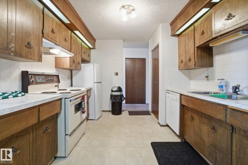6319 15 Avenue, Edmonton, AB - Indoor Photo Showing Kitchen