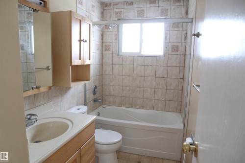 5205 55 Street, Thorsby, AB - Indoor Photo Showing Bathroom