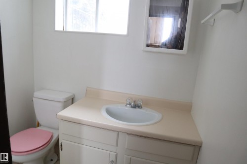 5205 55 Street, Thorsby, AB - Indoor Photo Showing Bathroom