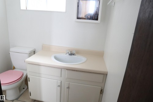 5205 55 Street, Thorsby, AB - Indoor Photo Showing Bathroom