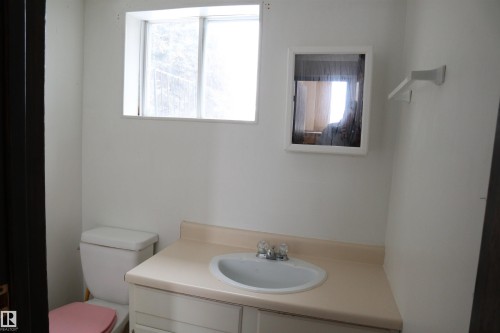 5205 55 Street, Thorsby, AB - Indoor Photo Showing Bathroom