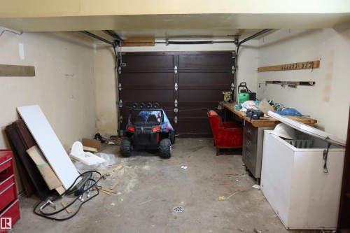 5205 55 Street, Thorsby, AB - Indoor Photo Showing Garage