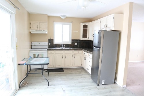 5205 55 Street, Thorsby, AB - Indoor Photo Showing Kitchen With Double Sink